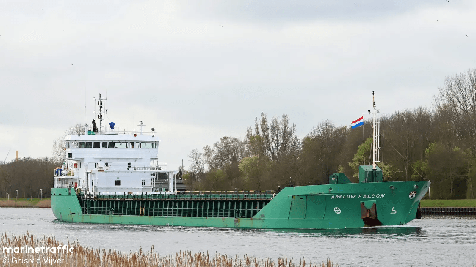 Vessel ARKLOW FALCON grounded in Dutch Canal.