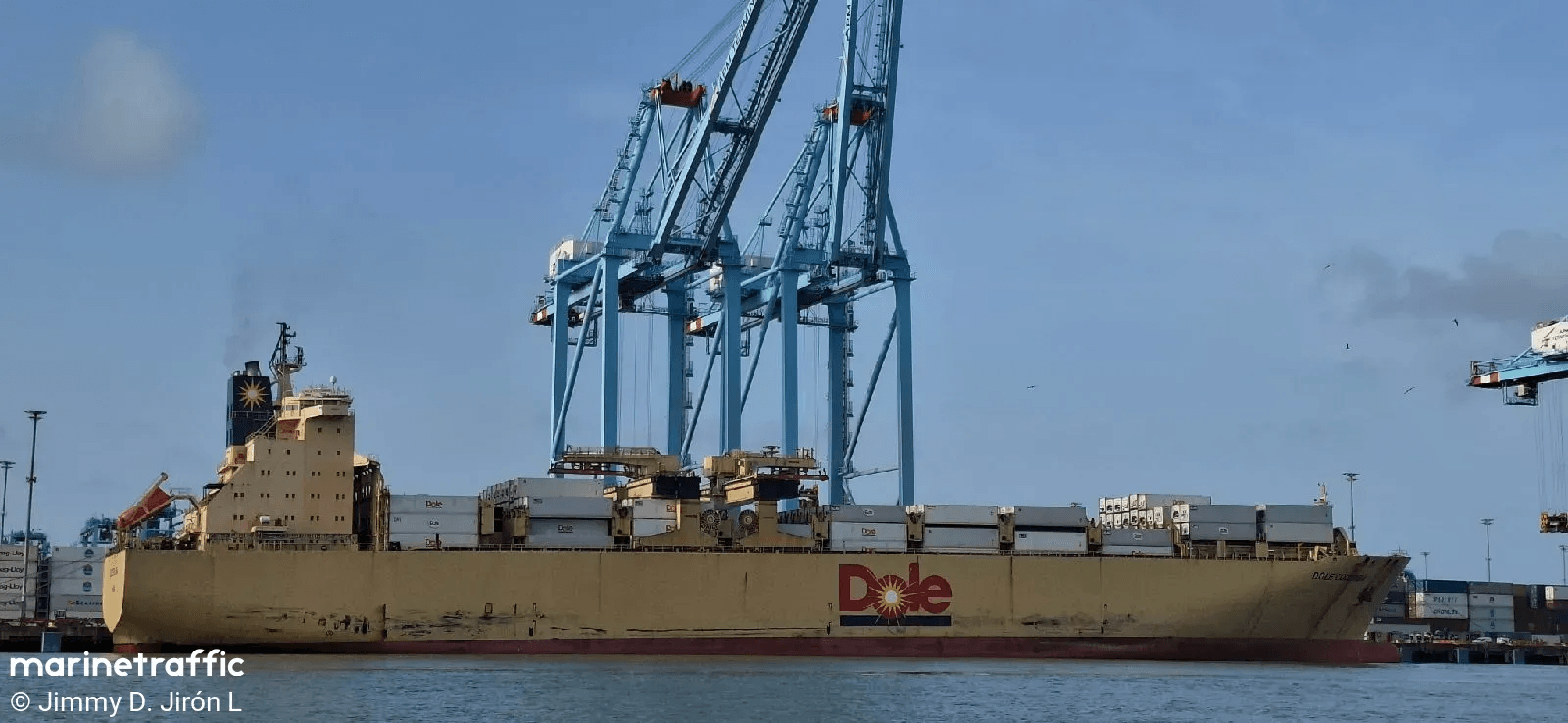 Navio DOLE COLOMBIA pegou fogo nos EUA.