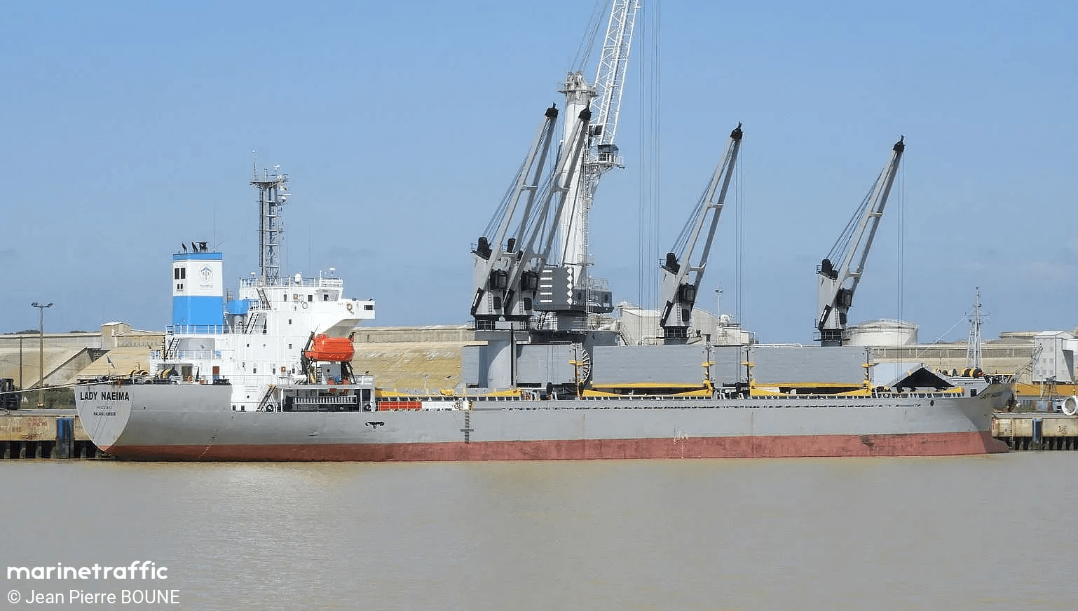 Buque LADY NAEIMA atacado frente a Yemen.