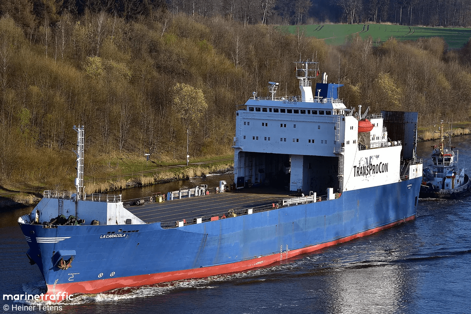 Vessel LIDER BORDO MAVI struck by three missile off Russian Coast.