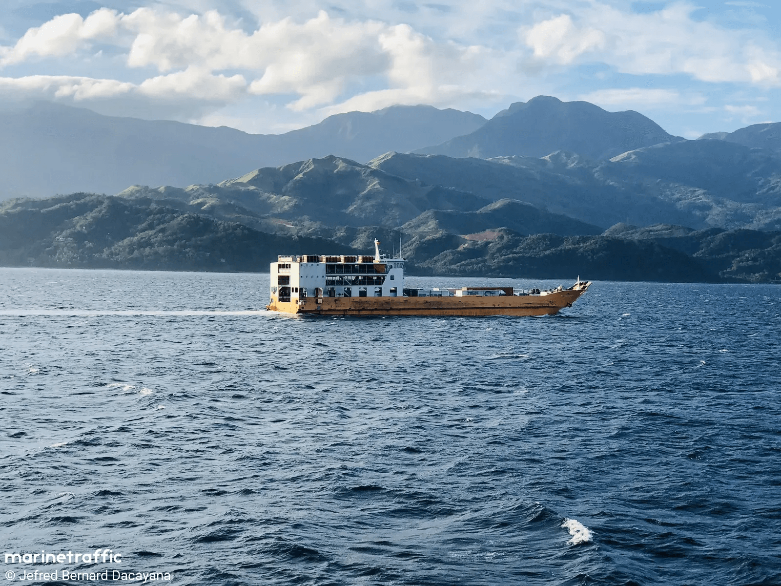 Vessel RORO MASTER 5 rang aground off Philippines coast.