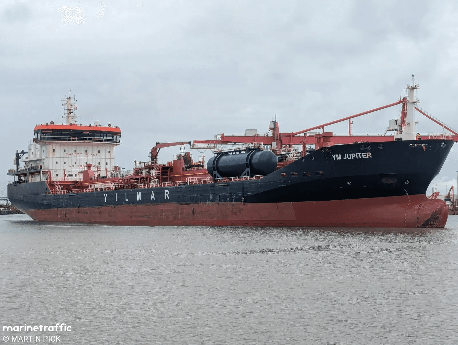 El petrolero YM JUPITER sufrió una avería en el motor frente a la costa de Grecia. 